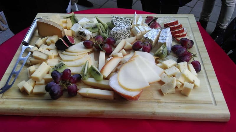 Munich: 3-Hour Food Tour Through Schwabing in German - Exploring Schwabing on a Culinary Journey