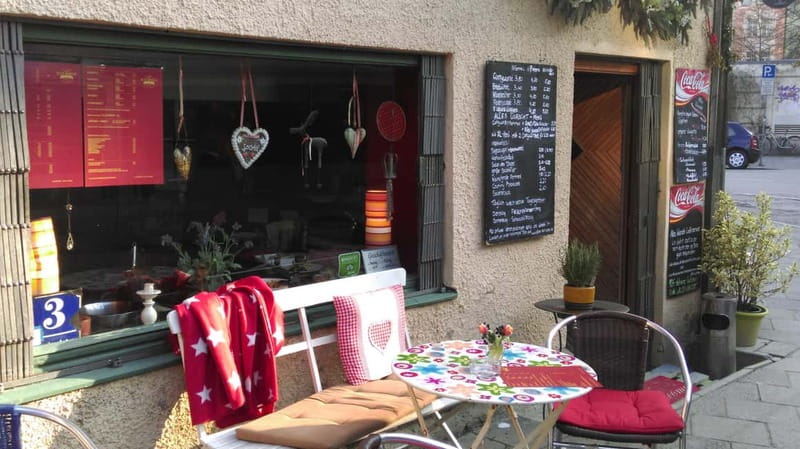 Munich: 3-Hour Food Tour Through Schwabing in German - Wine Tasting at Boteghin with the Owner