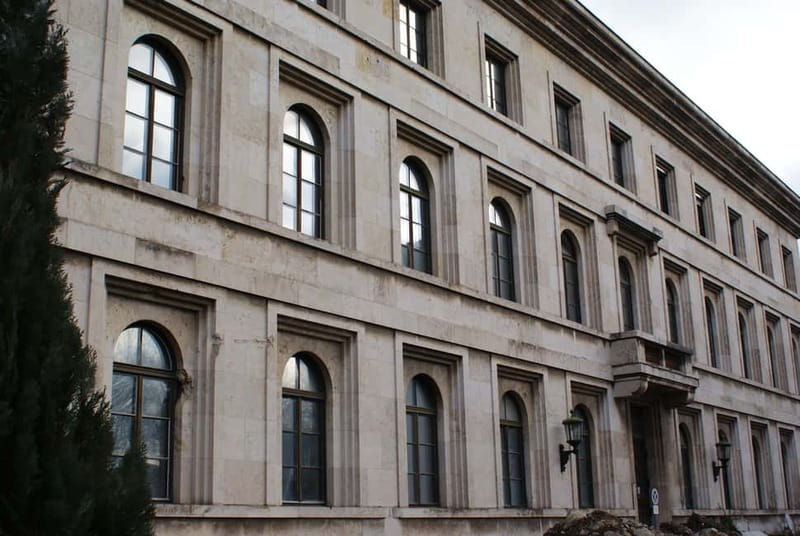 Munich and Nazi History Combination Day Tour Small Group - The Expertise of the Guide: Alun Evans