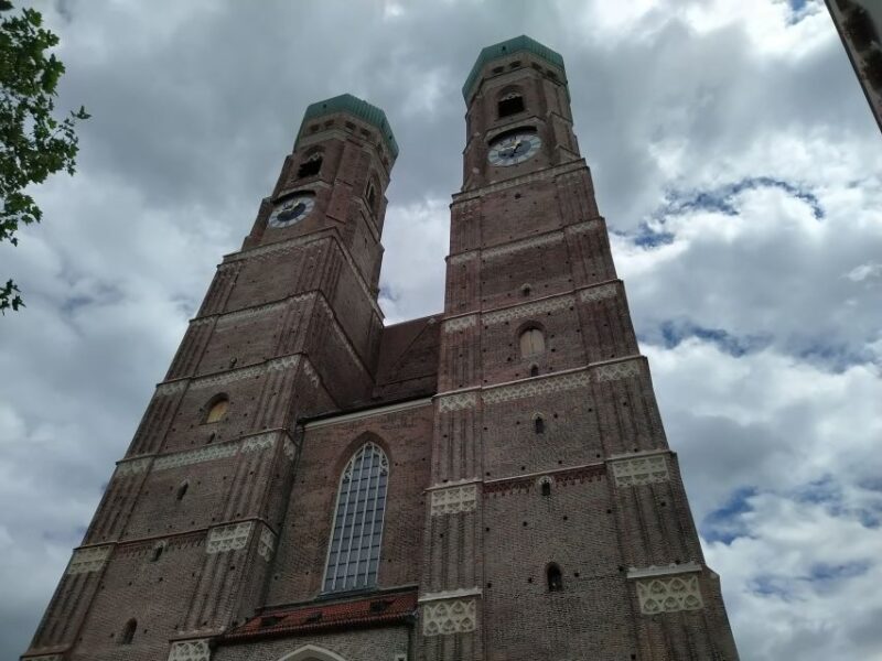 Munich: Bavarian Beer Walking Tour with Samples - Key Points