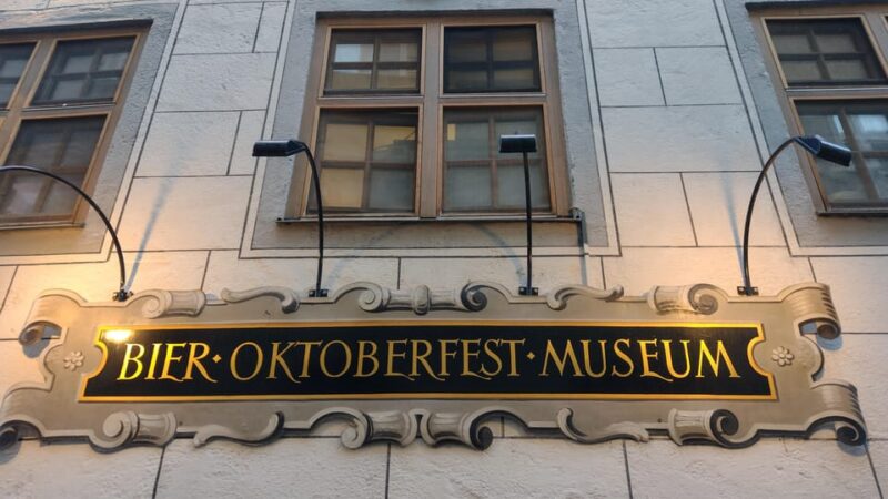 Munich: Bavarian Beer Walking Tour with Samples - Visiting the Beer and Oktoberfest Museum