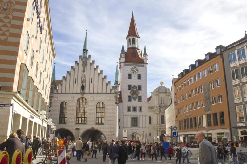 Munich: Bike Tour 3-Hour Guided City Tour - Exploring Munichs Historic and Cultural Landmarks