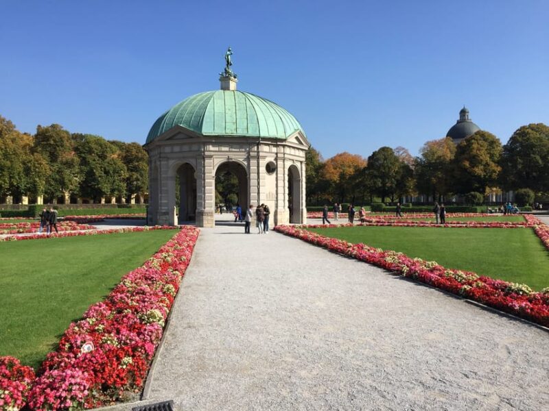 Munich: City Highlights and Beer Garden Walking Tour - Tour Logistics: Group Size, Duration, and Accessibility