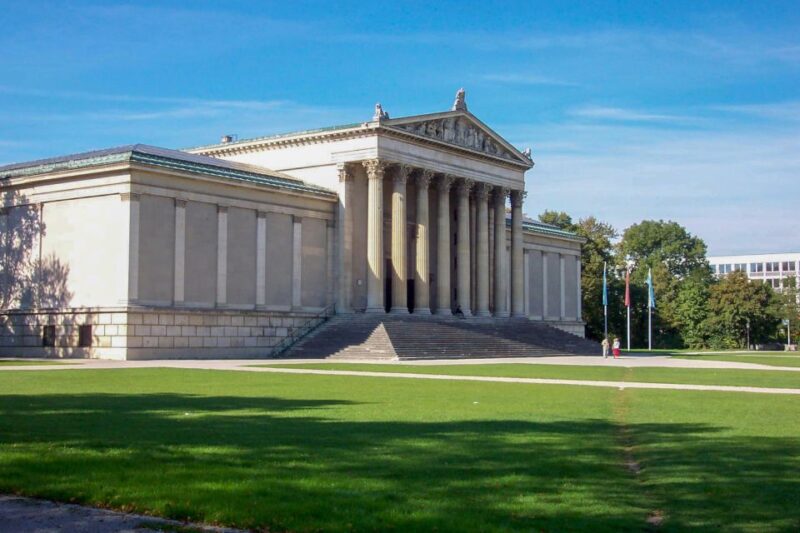 Munich City: Marienplatz and English Garden Walking Tour - Strolling Through the English Garden