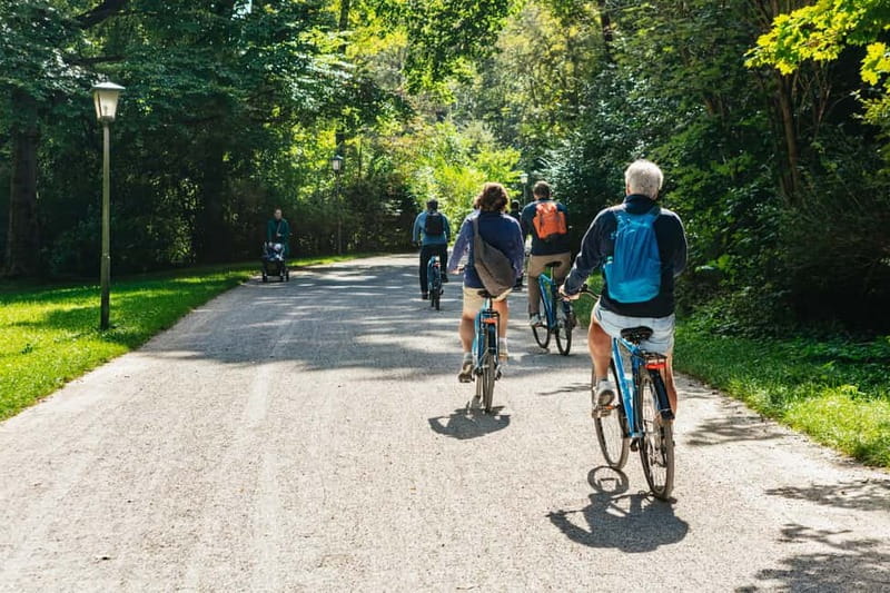 Munich: Classic Guided City Tour by Bike (English Tour Only) - Pacing and Group Dynamics