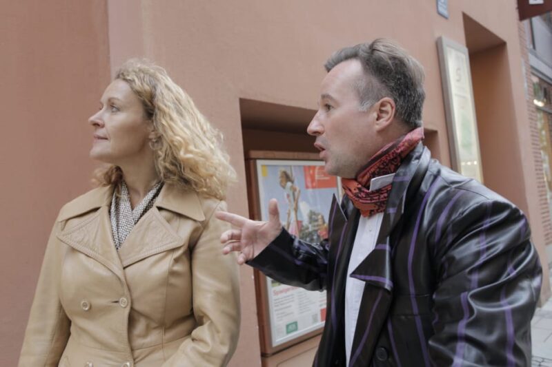 Munich: Crime Ralley - Tour with actors in GERMAN - Exploring Munich’s Old Town or Schwabing During the Tour