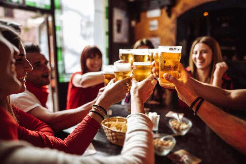 Munich: Guided Pubcrawl with free Shots & VIP Club Entry - Starting Point at Gärtnerplatz in Central Munich