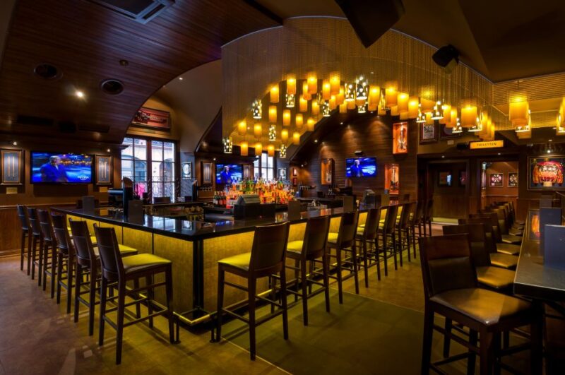 Munich: Hard Rock Cafe with Set Menu for Lunch or Dinner - Visiting the Rock Shop and Exclusive Merchandise