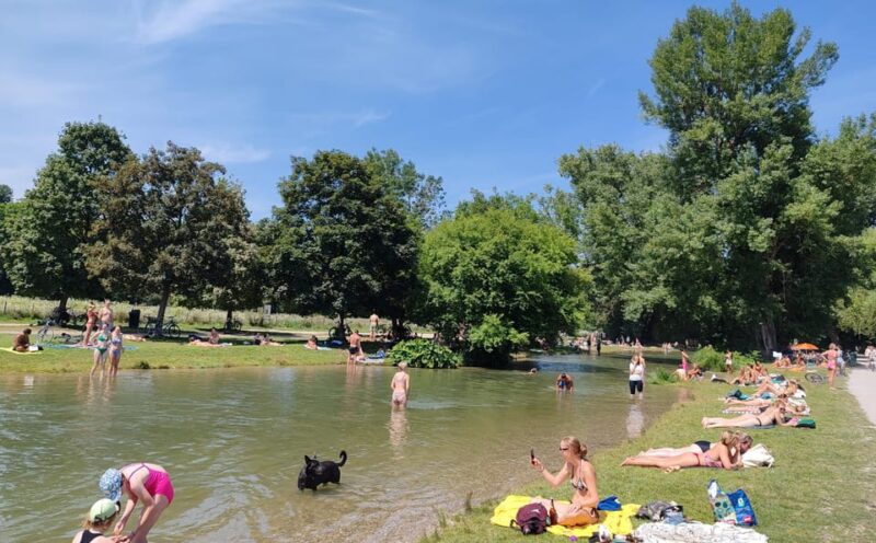 Munich: Mini Classic Bike Tour with Beer Garden Stop at 4 PM - Key Points