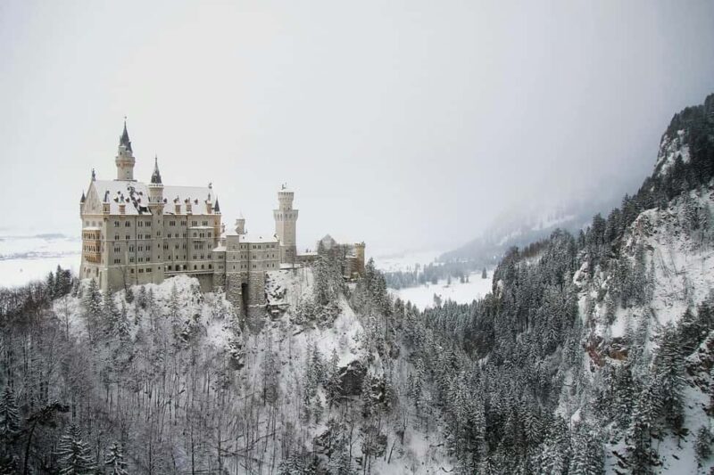 Munich : Neuschwanstein castel & Austria , private tour. - Scenic Walks and Relaxing Breaks at a Local Café