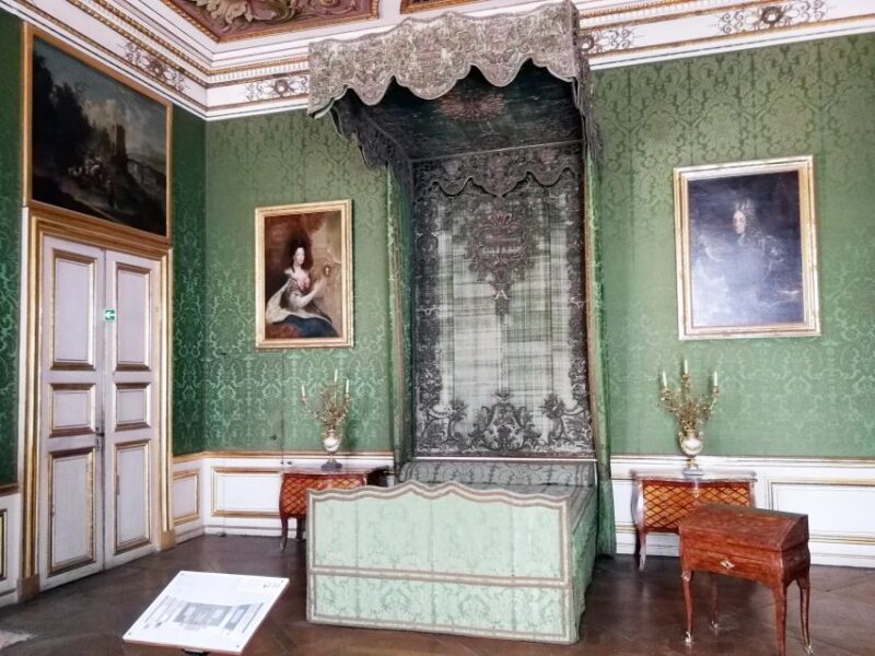 Munich: Nymphenburg Palace with official Guide - The Experience of a Small-Group Guided Tour