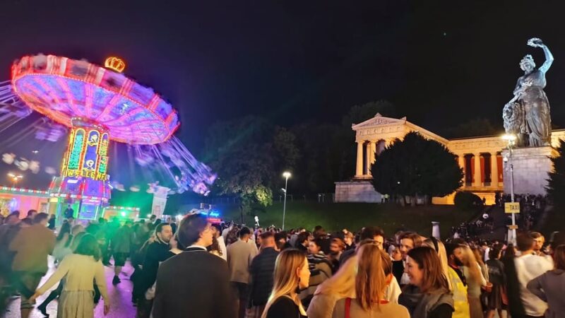 Munich: Oktoberfest Tour & Big Beerhall Evening Reservation - Food, Drinks, and Authentic Bavarian Cuisine