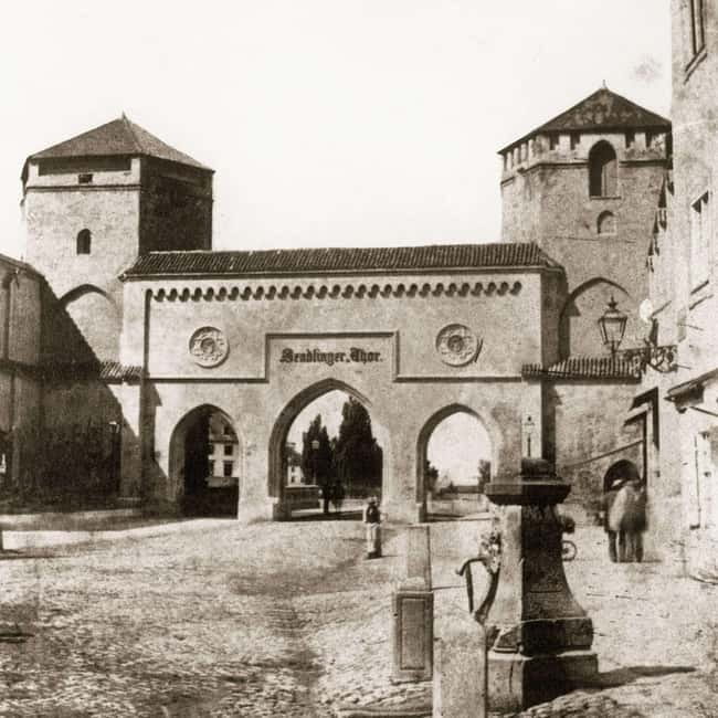 Munich: Old Town Highlights Private City Tour - Walking Tour - Key Points