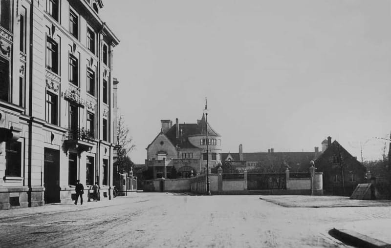 Munich: Old Town Highlights Private City Tour - Walking Tour - Inside the Historic Frauenkirche and Its Significance