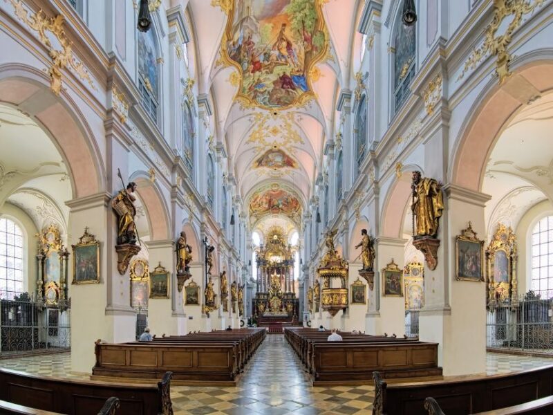 Munich: Old Town Highlights Private Walking Tour - Inside the Frauenkirche: Munich’s Iconic Twin Domes