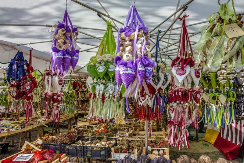 Munich: Old Town & Viktualienmarkt City Walk in German - Visiting the Frauenkirche and Theatine Church