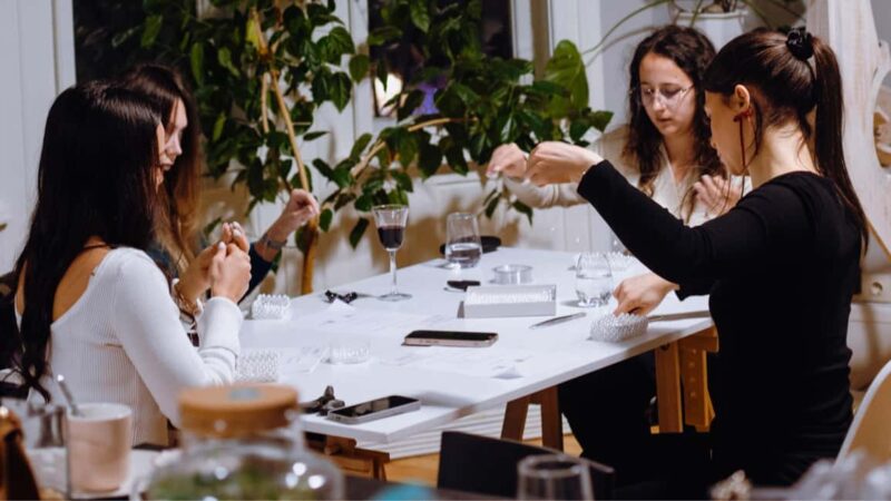 Munich: Pearl Beaded Bag Workshop with Drinks and Snacks - Key Points