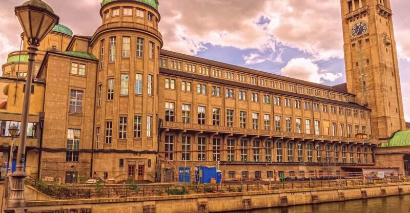 Munich Private Guided Walking Tour with Deutsche Museum - Who Should Consider This Tour?