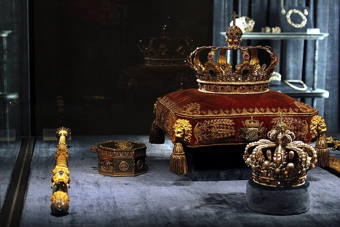 Munich Residenz Palace, Museum and Treasury Private Tour - Exploring the Hofgarten and Its Surrounding Landmarks