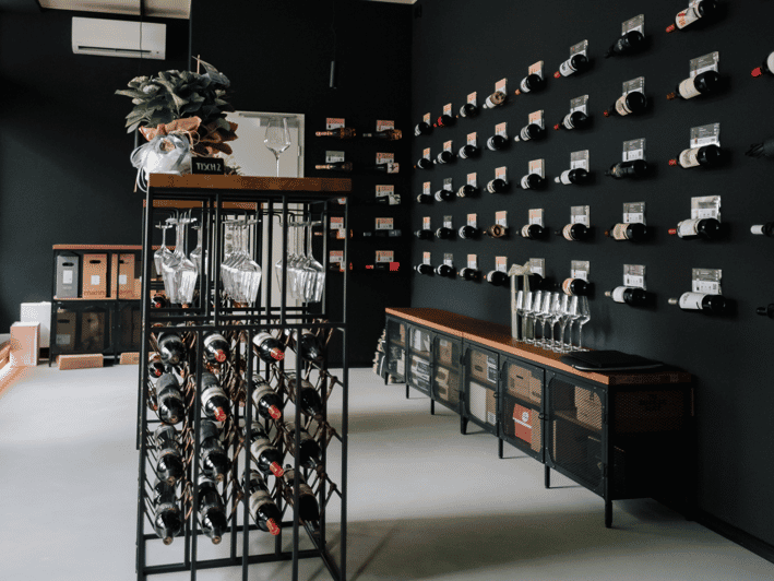 Munich: Romantic Wine Experience for Two at Viktualienmarkt - The Guide and Service: Friendly and Multilingual Support