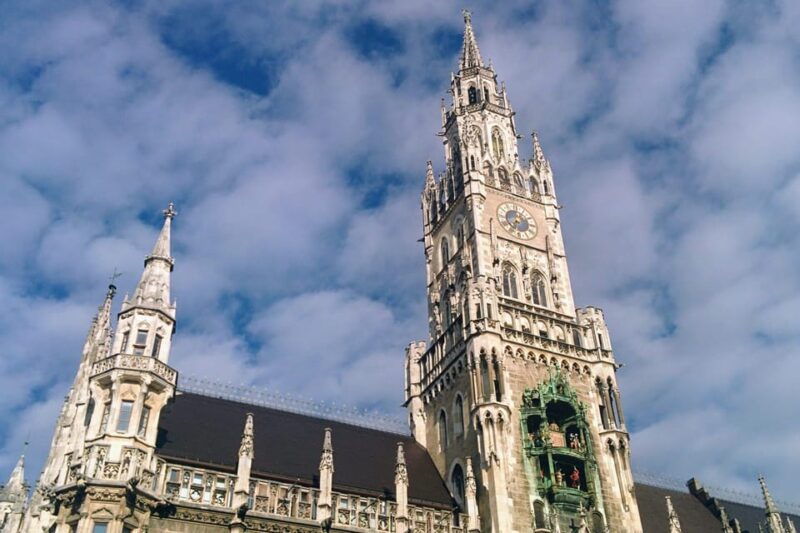 Munich: Self-guided sightseeing scavenger hunt for families - Logistics and Practical Tips