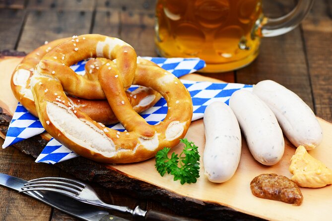Munich Sightseeing Hopping with traditional delicacies - Meeting Point and Accessibility