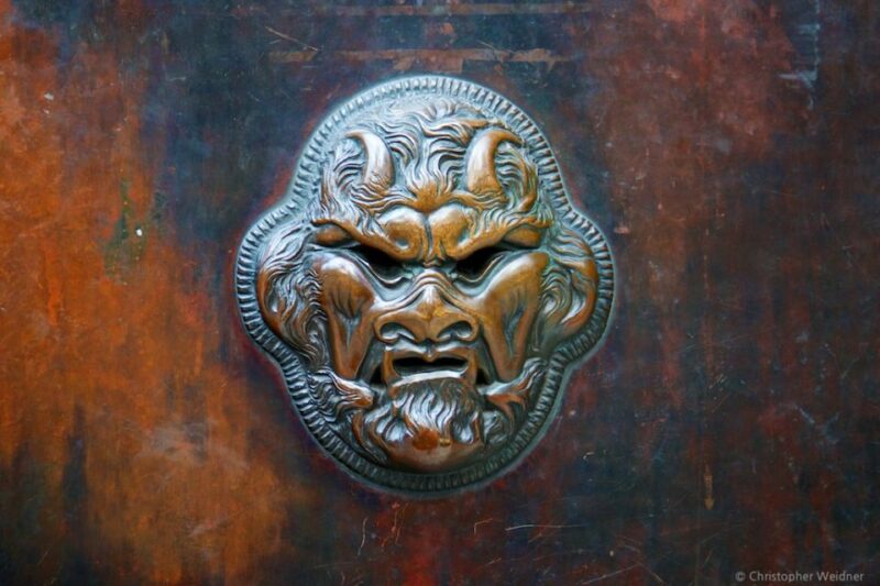 Munich: Spooky Tour of Old Town in German - Exploring Munich’s Dark Legends at Frauenkirche and Beyond