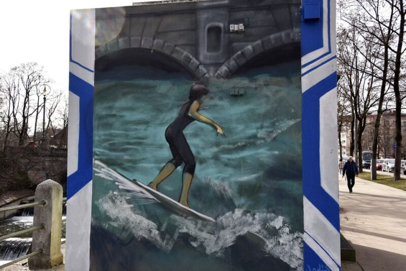 Munich: Street Art Bike Tour - Riding Along the Isar River: Art and Nature Combined