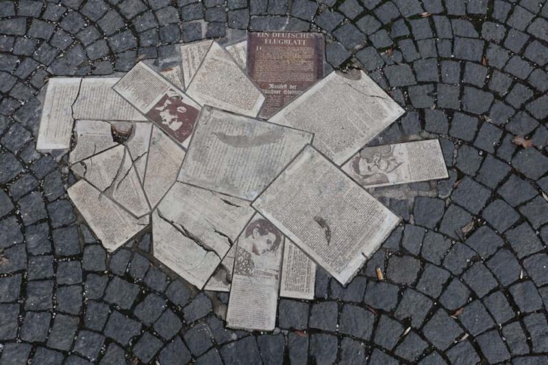 Munich: "The Beginning and End of the Third Reich" Walking Tour - Mid-Tour Break at a Central Location