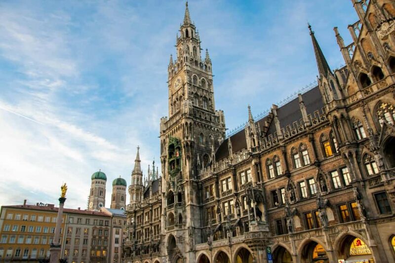 Munich: Top Walking Tour with Traditional Food & Drink - Key Points