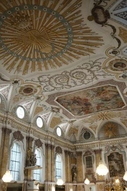 Munich: Top Walking Tour with Traditional Food & Drink - Ending Near the Hofbräuhaus for a Relaxed Finish