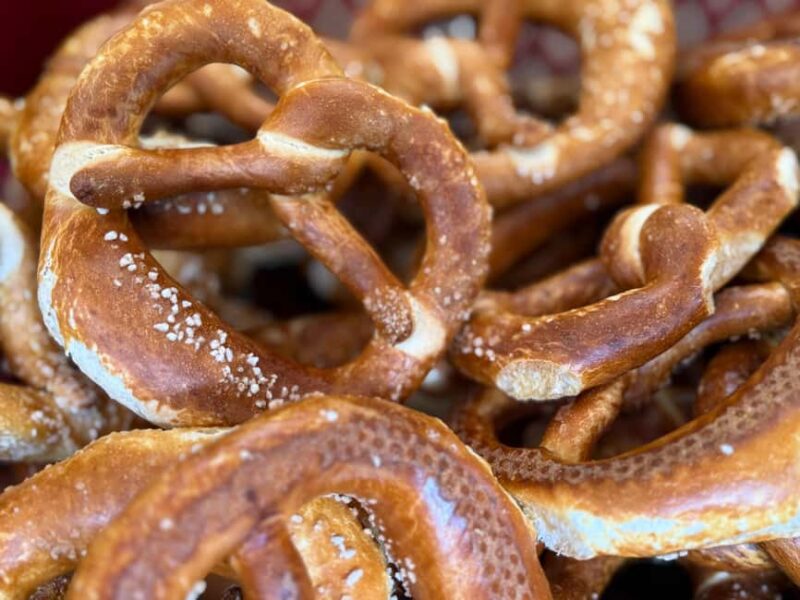 Munich: Viktualienmarkt & Altstadt Food Tour - Starting at Isartor with a Cosmobiological Welcome Drink