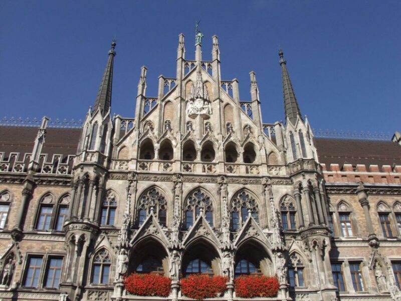 Munich: Walking Tour Old Town and Viktualienmarkt - Visiting the Historic Old Town Hall and Medieval Alleys