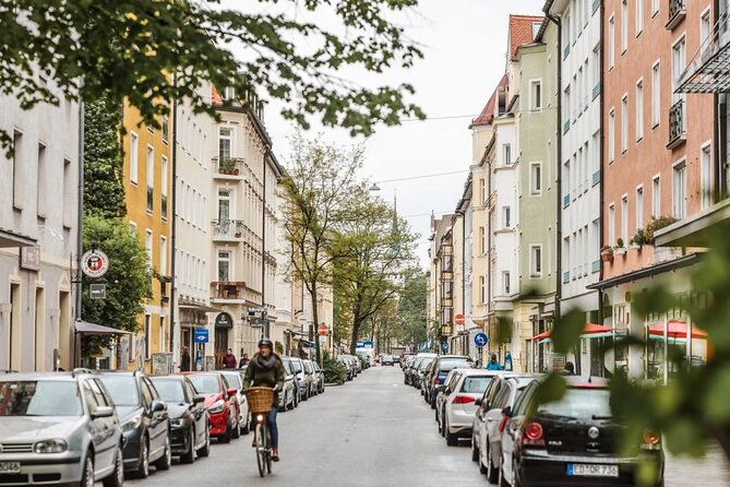 Munich Walking Tour: Private Highlights & Hidden Gems by a Local - Exploring Munichs Iconic Landmarks and Architectural Marvels