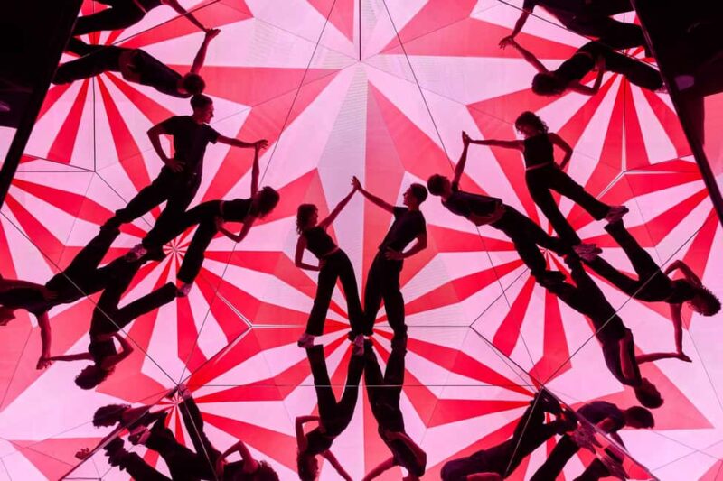 Munich: WOW Museum - Room for Illusions Ticket - Stunning Mirror Worlds and Light Effects