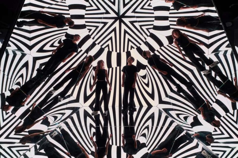 Munich: WOW Museum - Room for Illusions Ticket - Becoming Part of the Exhibition