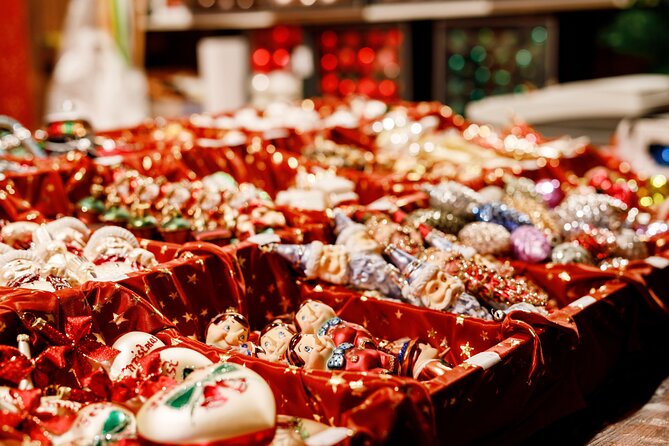 Munich:Christmas Market Hopping with Sightseeing Tour - The Small Group Experience and Souvenir Gift