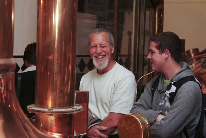 Munich's Beer Halls and Breweries: 3-Hour Guided Tour - Sampling Weissbier and Traditional Bavarian Dishes