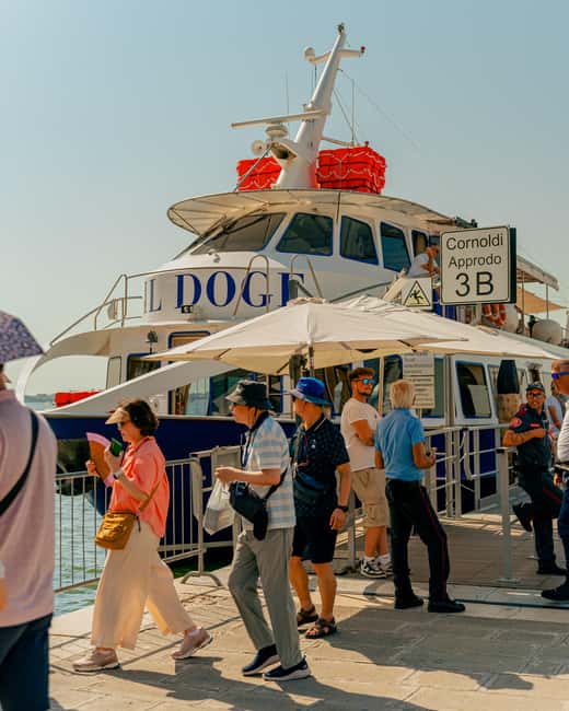 Murano & Burano: Boat Tour with Guide & Glass Factory Visit - The Comfort of the Boat Ride and Scenic Views