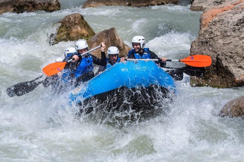 Murillo de Gállego Huesca: Rafting in the Gállego river - The Role of the Guides: Expertise and Friendliness