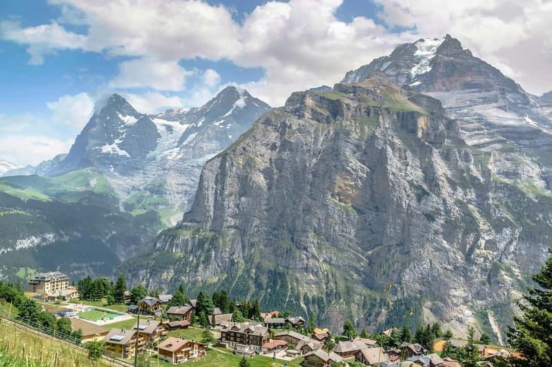 Murren - Private Guided Walking Tour - Arrival at Mürren Mountain Railway Station and the Nostalgic Atmosphere