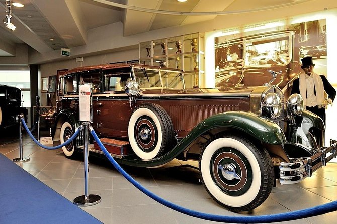 Museo Nicolis Verona - Browsing Musical Instruments and Typewriters