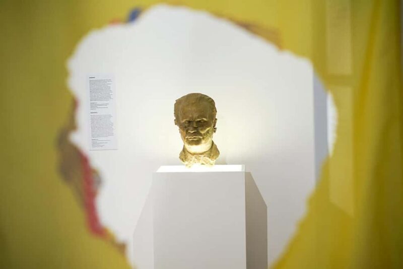 Museum of the 90s: Entry & Guided Tour - Discover the Exhibits in the Museum of the 90s