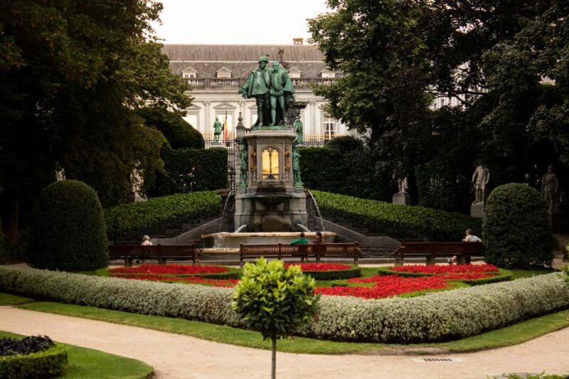 MUSICAL TOUR OF BRUSSELS (SPANISH) - A Tribute to Jacques Brel at his Foundations