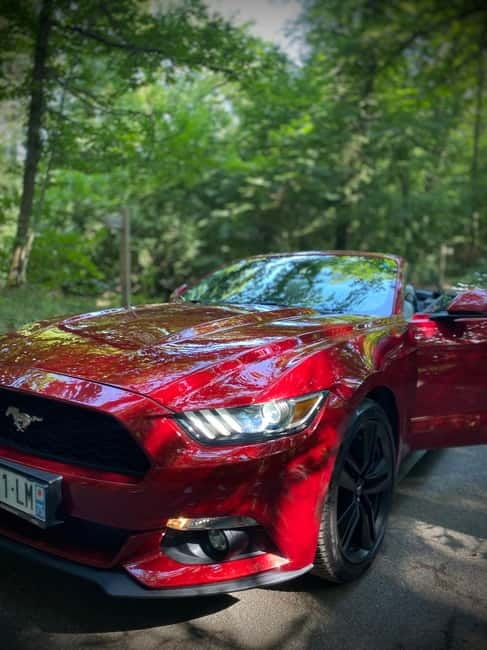Mustang Paris Tours - Visiting the Eiffel Tower from the Road
