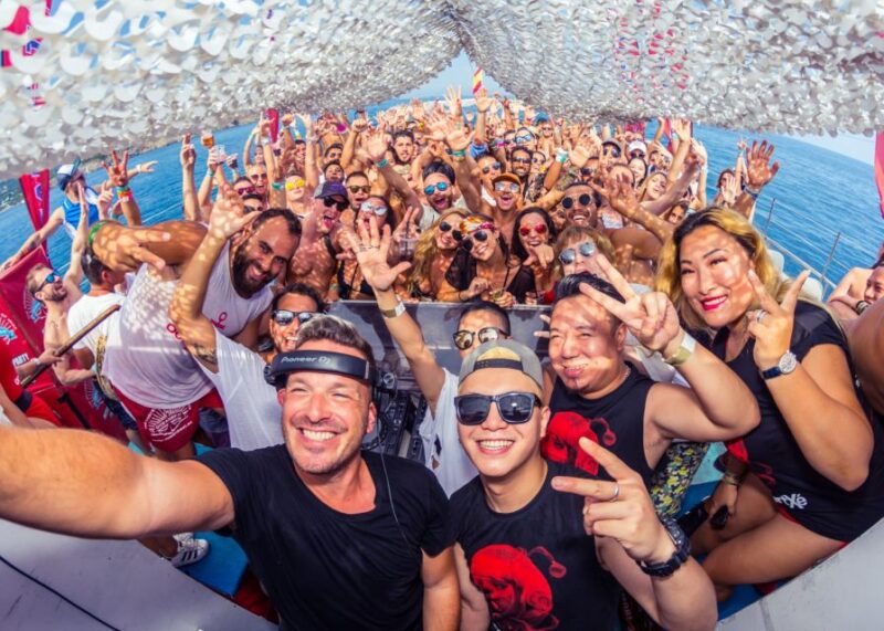 Mykonos: Rhenia & Little Venice Cruise with Snacks & Drinks - Post-Cruise Nightlife at Jackie O