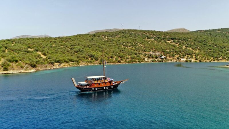 Mykonos: South Beaches Cruise - The Return Journey and Views of Mykonos Old Town