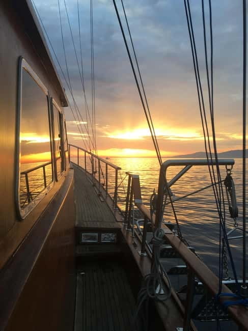 Mykonos: Sunset Boat Cruise with Light Dinner & Drinks - Customer Experience and Reviews Highlighted Strengths