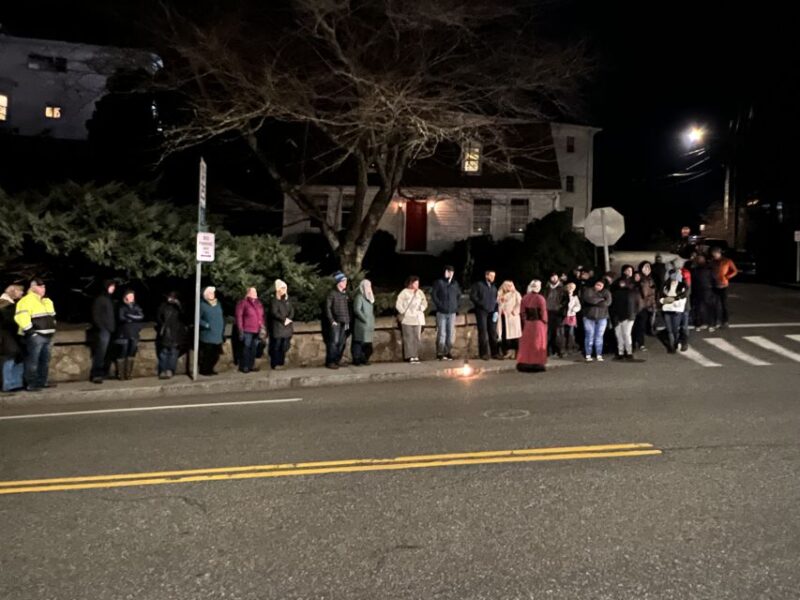 Mystic: Guided Ghost Tour of Downtown Mystic at Night - Pacing, Group Size, and Accessibility