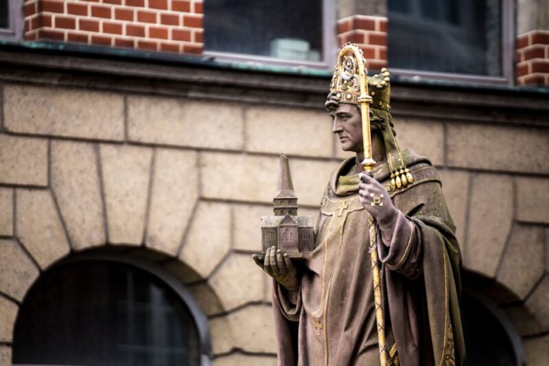 Mystical Hamburg - Walking Tour in German - Why This Tour Offers a Different Perspective